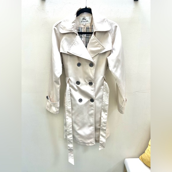 Burberry Women's light tan Trench Coat-size large, GREAT CONDITION!! - Picture 1 of 9